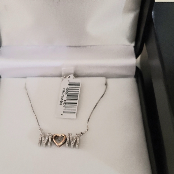 Women Necklace with 1/4ct Diamonds - Picture 3 of 13